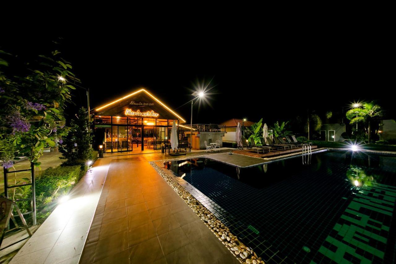 Neenlawat Riverside Tempat peranginan