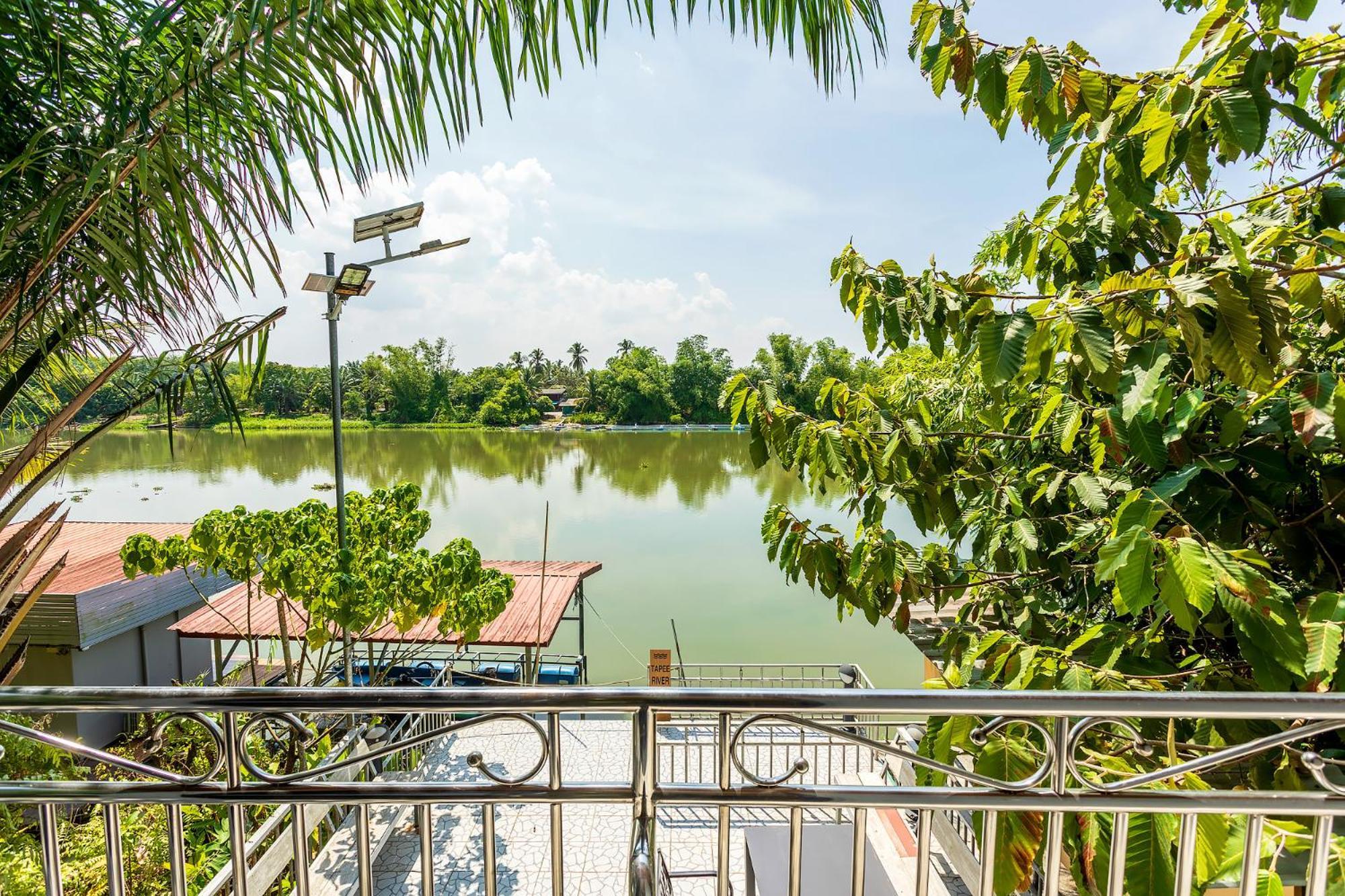 Neenlawat Riverside Tempat peranginan